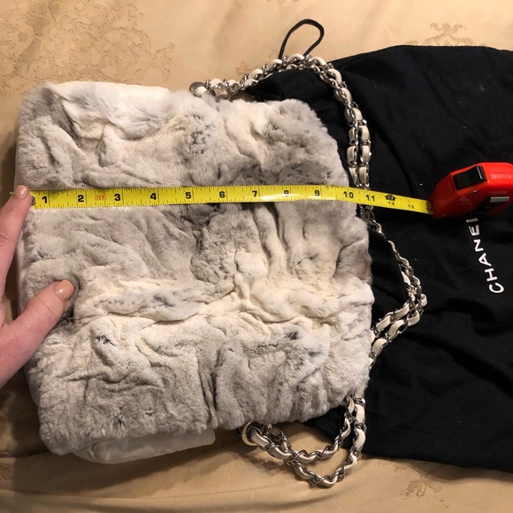 Limited edition plush real fur Chanel handbag w/adjustable chain/leather strap - Picture 2 of 2